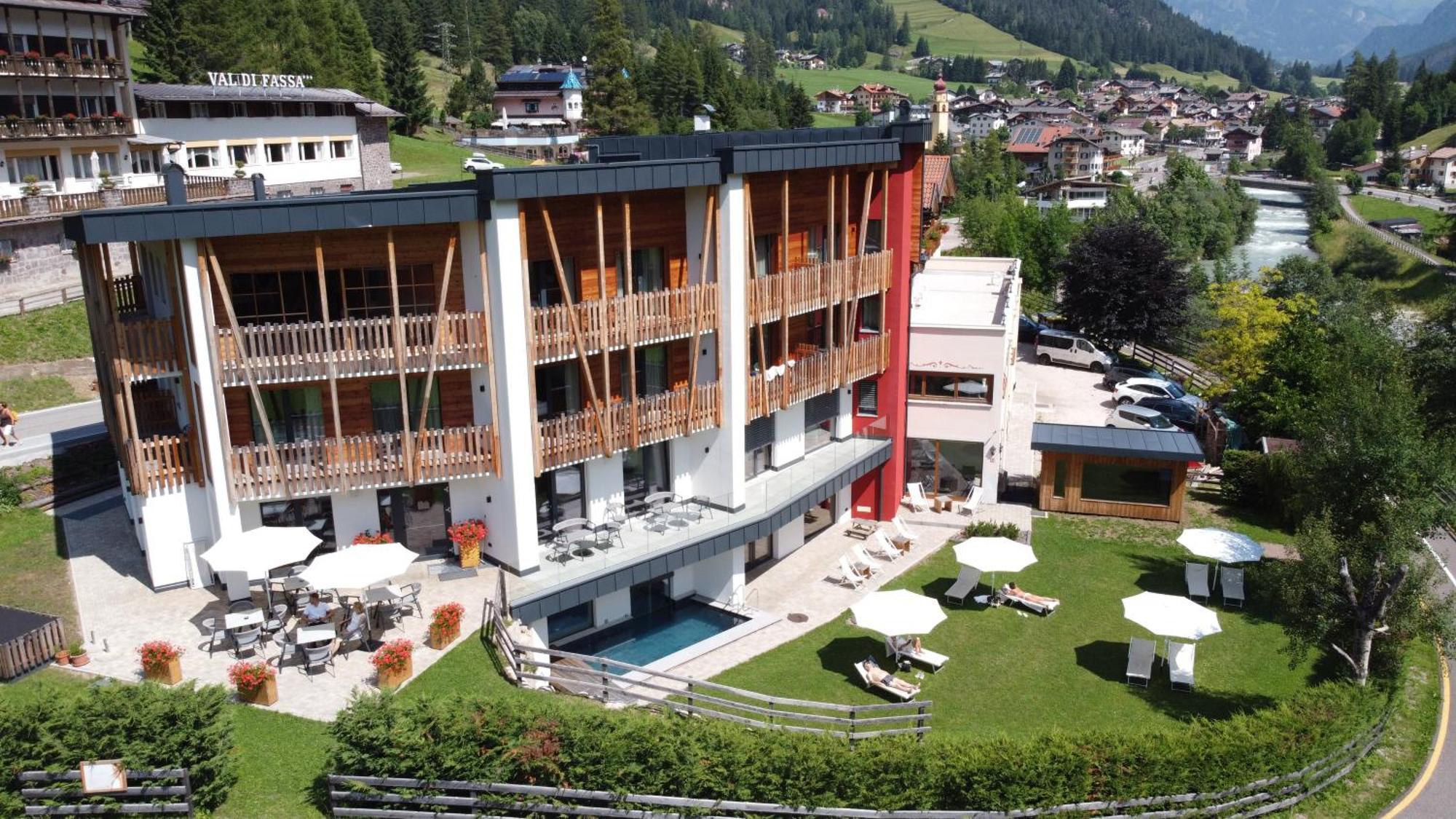 Hotel Miravalle سوراغا المظهر الخارجي الصورة